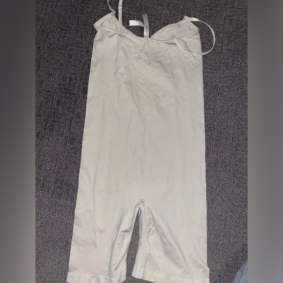 Aritzia babaton bodysuit - Picture 2 of 3